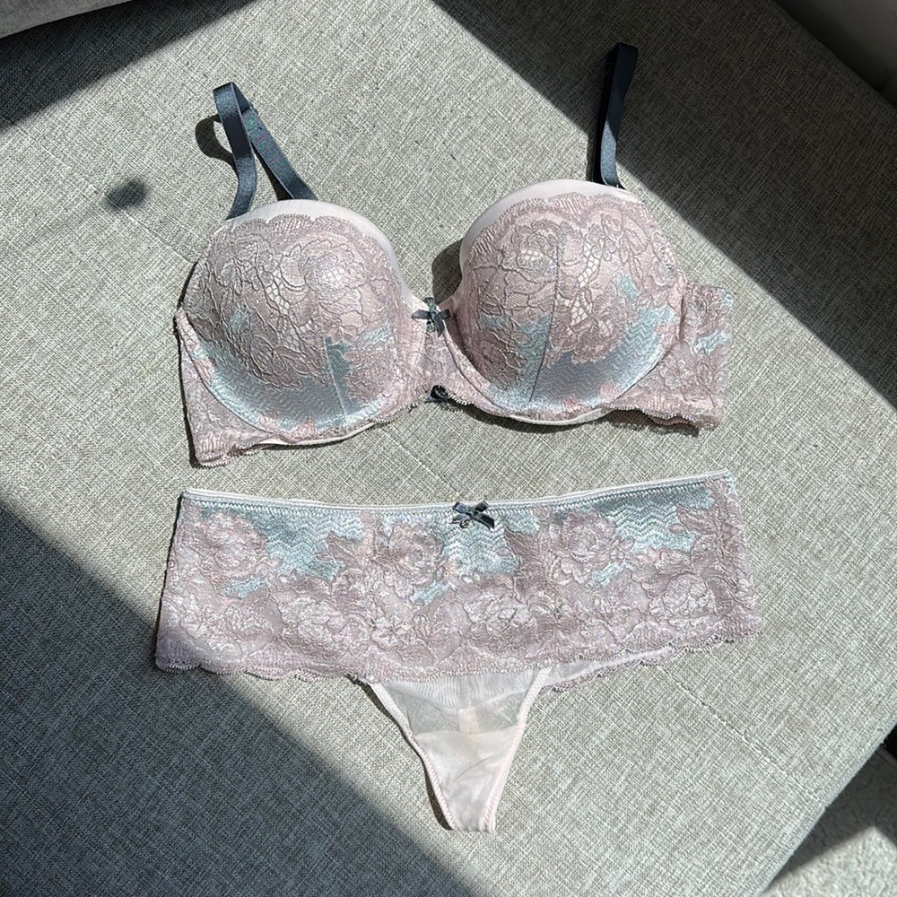 Panties y bra vicroria secret 34D \ small